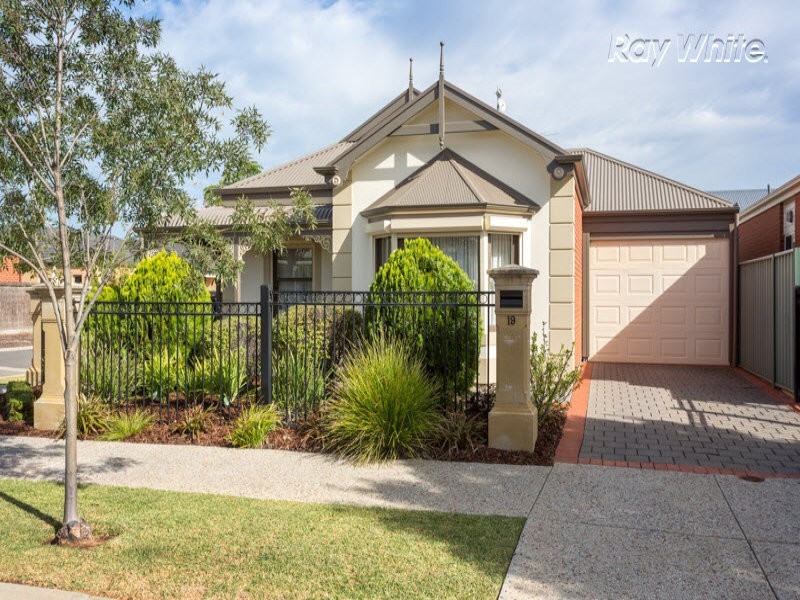 19 Shoalhaven Circuit, Mawson Lakes SA 5095