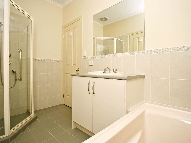 18 Chapman Court, Mawson Lakes SA 5095