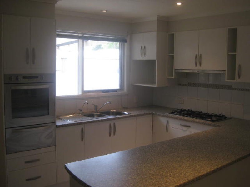 8 Venlo Court, Salisbury Downs SA 5108