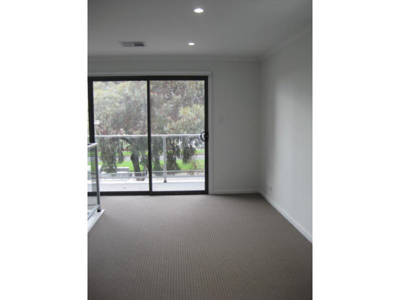 13 Gordon Avenue, Clearview SA 5085