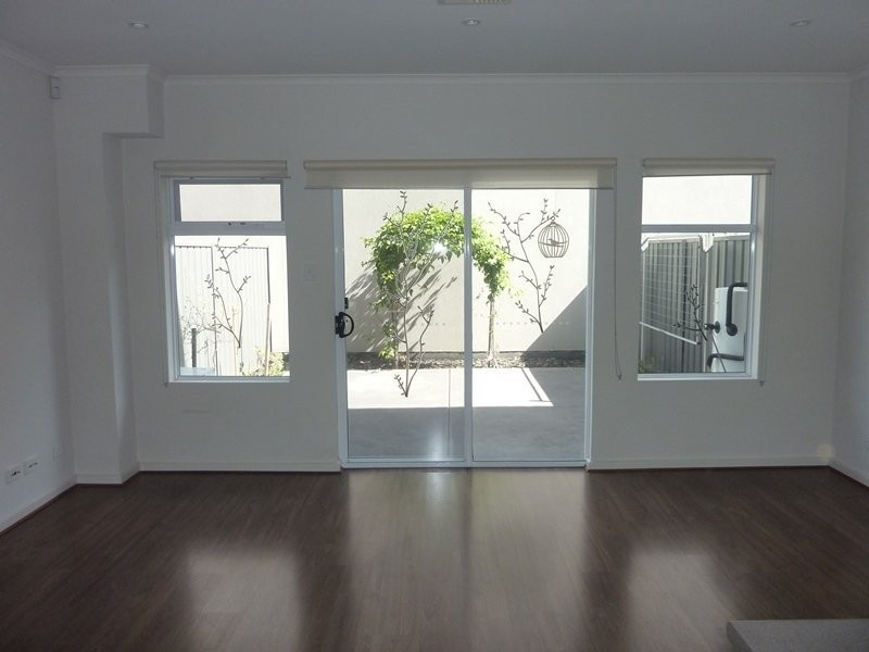 9/2 Euston Walk, Mawson Lakes SA 5095