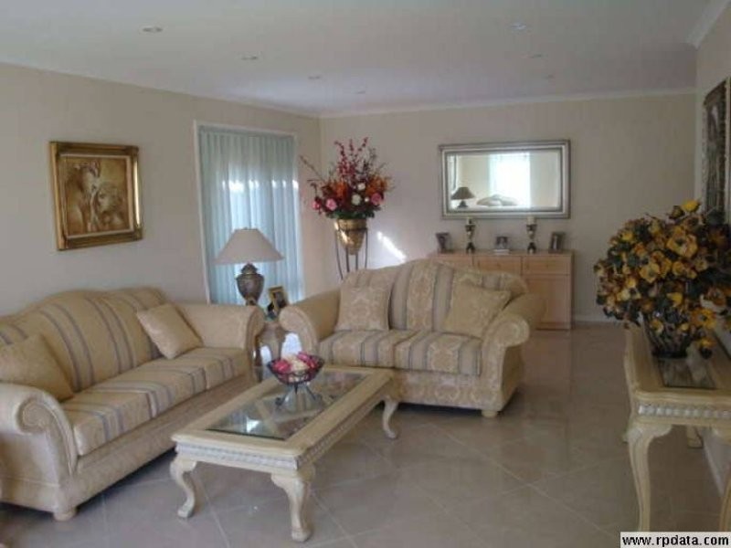 14 Woodside Avenue, West Hoxton NSW 2171