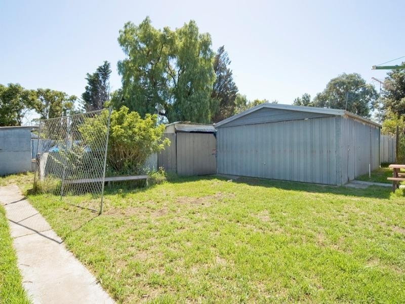1 Pine Avenue, North Shore VIC 3214