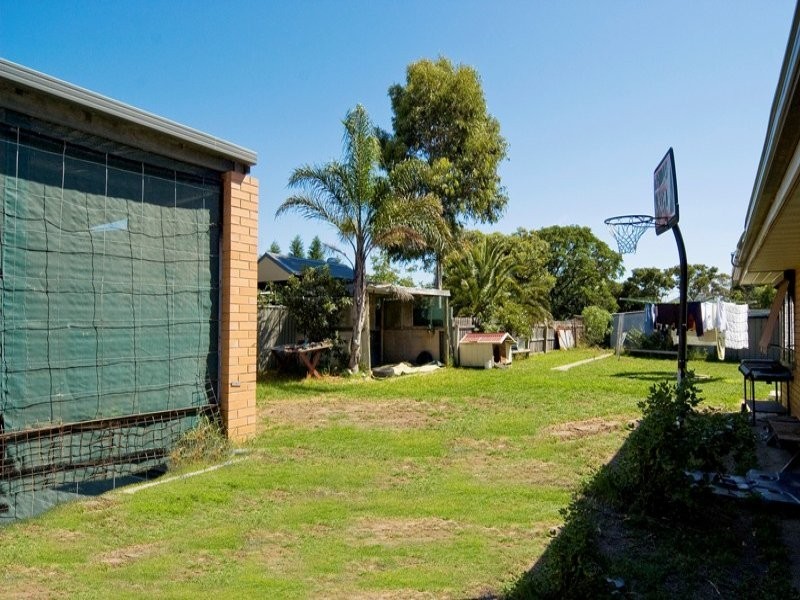 1 Pine Avenue, North Shore VIC 3214