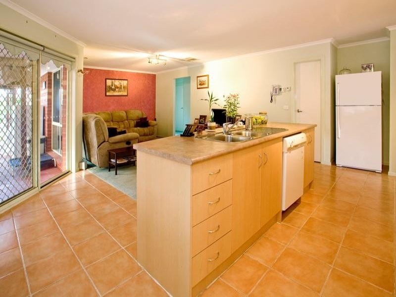 8 McCubbin Court, Corio VIC 3214