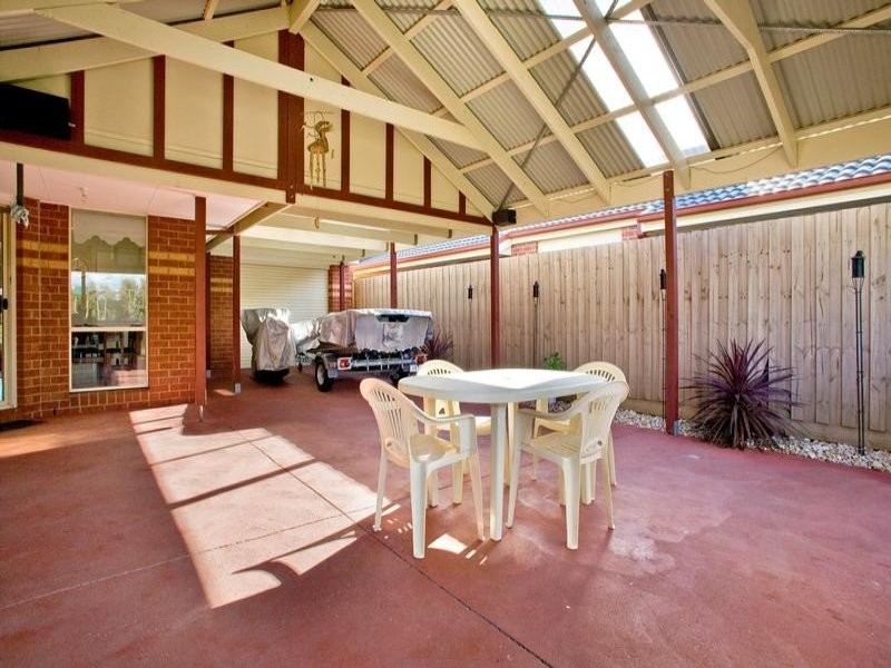 8 McCubbin Court, Corio VIC 3214