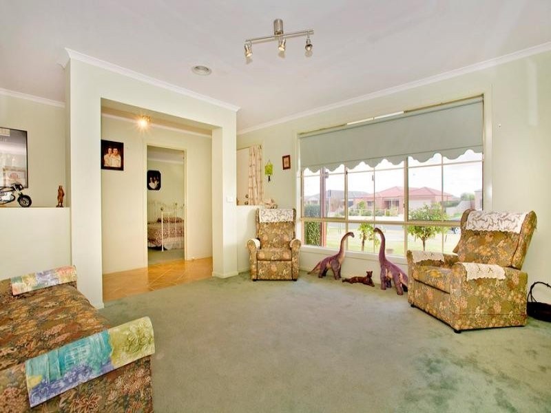 8 McCubbin Court, Corio VIC 3214