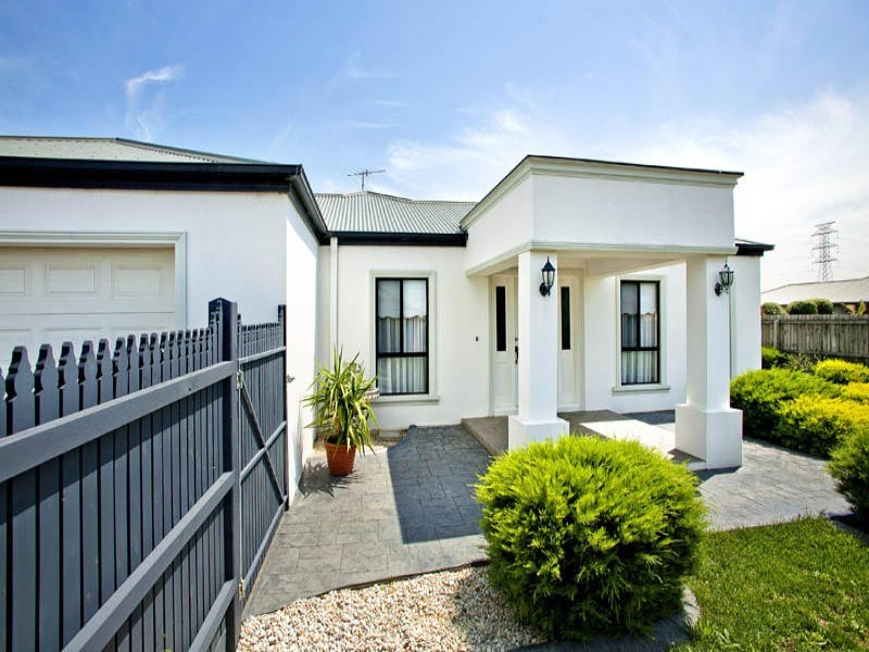 3 Thornton Close, Lovely Banks VIC 3221