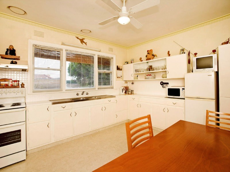 2 Clive Court, Corio VIC 3214