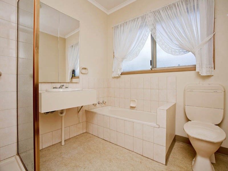 33 Caldermeade Road, Corio VIC 3214