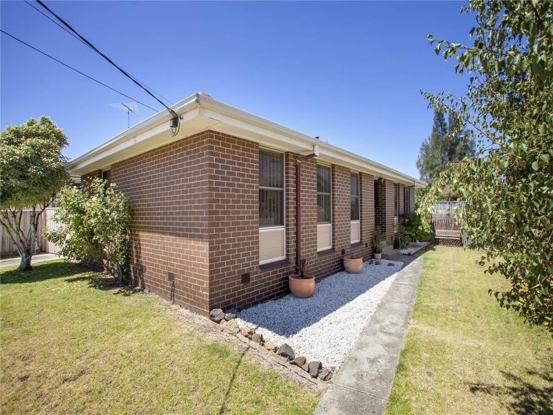 8 Carmarthen Drive, Corio VIC 3214