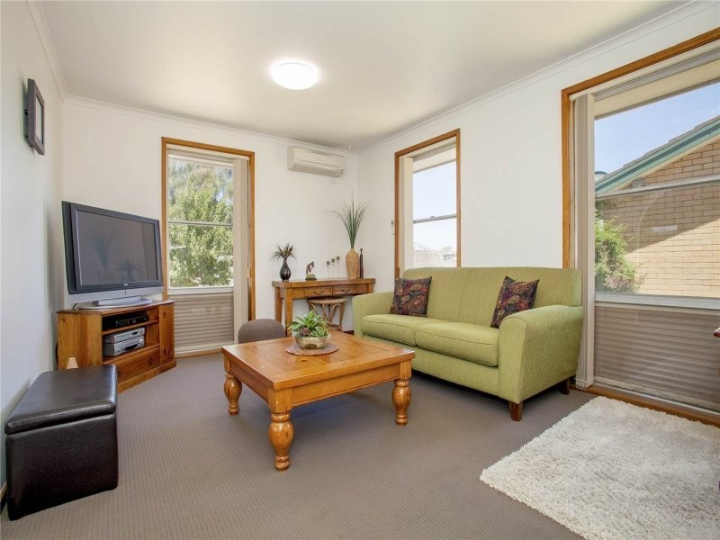 8 Carmarthen Drive, Corio VIC 3214