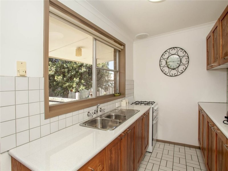 8 Carmarthen Drive, Corio VIC 3214