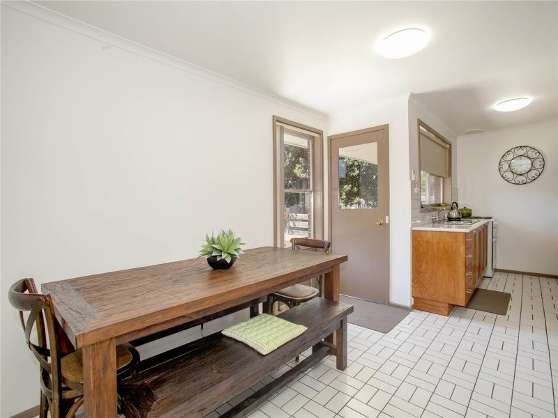 8 Carmarthen Drive, Corio VIC 3214