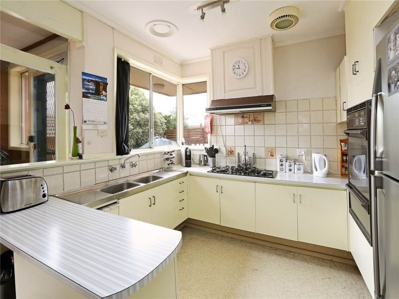 18 Glengate Street, Hamlyn Heights VIC 3215