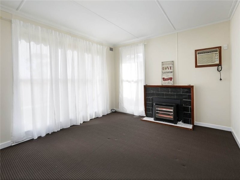 90 Eagle Parade, Norlane VIC 3214