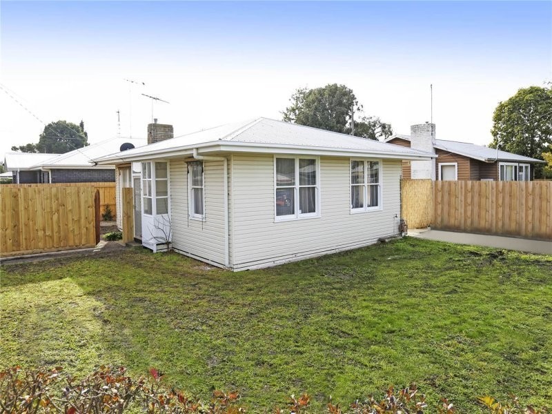 90 Eagle Parade, Norlane VIC 3214