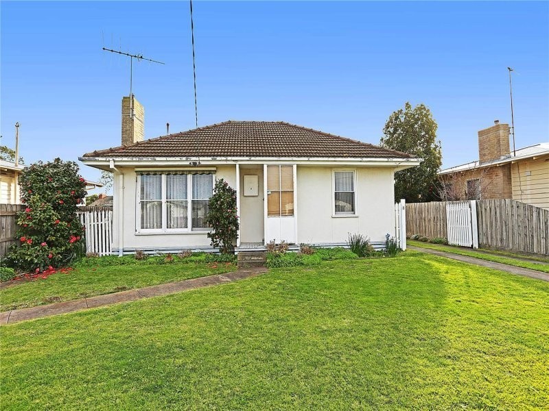 8 Dove Street, Norlane VIC 3214