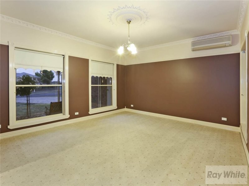 10 Janine Court, Lovely Banks VIC 3221