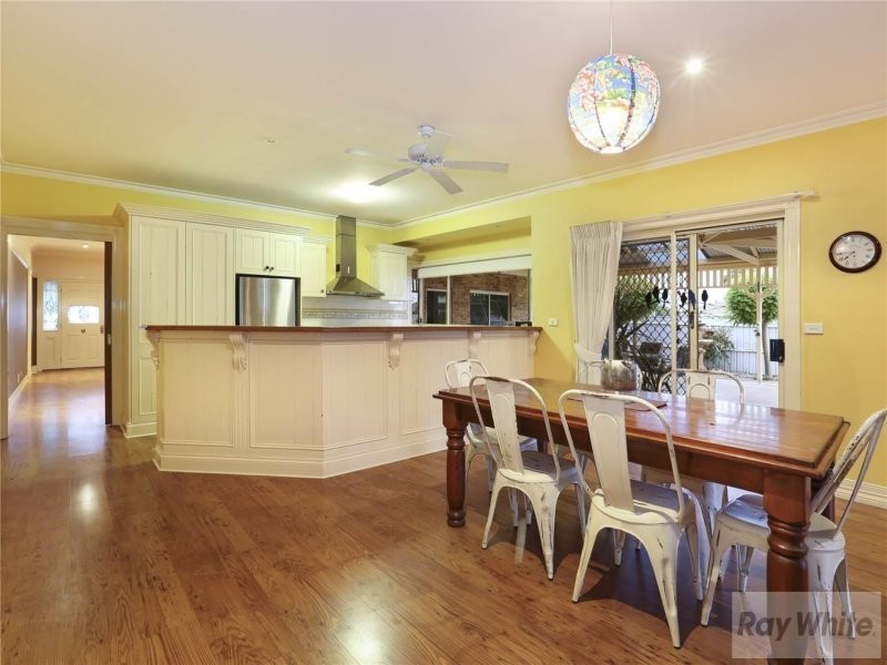 10 Janine Court, Lovely Banks VIC 3221