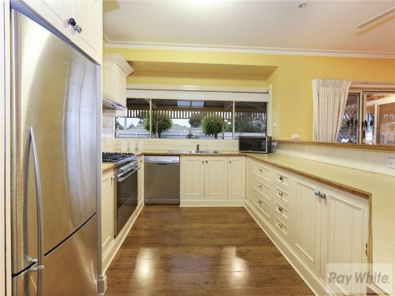 10 Janine Court, Lovely Banks VIC 3221