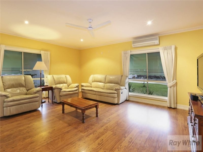 10 Janine Court, Lovely Banks VIC 3221