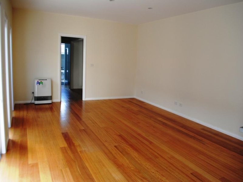 10 Seabeach Parade, North Shore VIC 3214