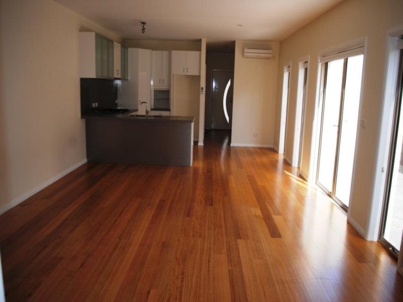 10 Seabeach Parade, North Shore VIC 3214