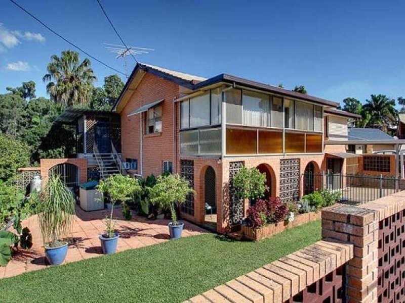 13 Owarra Avenue East, Ferny Hills QLD 4055