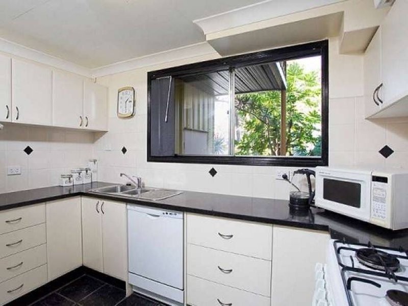 13 Owarra Avenue East, Ferny Hills QLD 4055