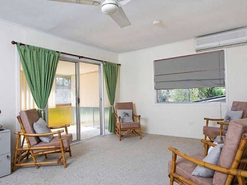 13 Owarra Avenue East, Ferny Hills QLD 4055