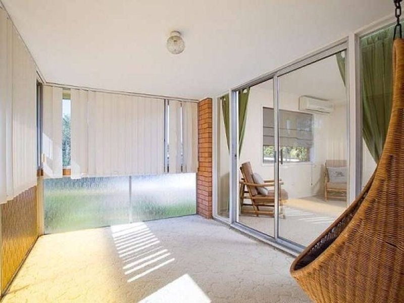 13 Owarra Avenue East, Ferny Hills QLD 4055