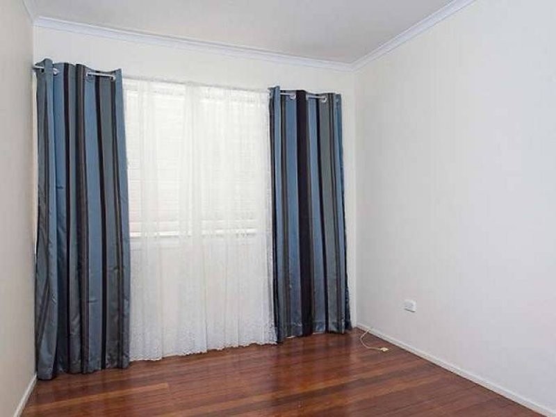 13 Owarra Avenue East, Ferny Hills QLD 4055