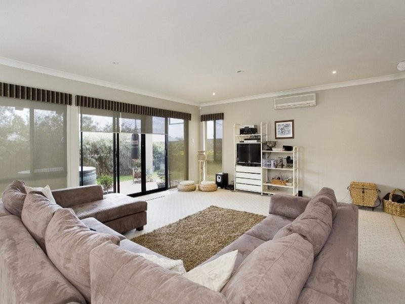 13 Pickering Place, Upper Kedron QLD 4055