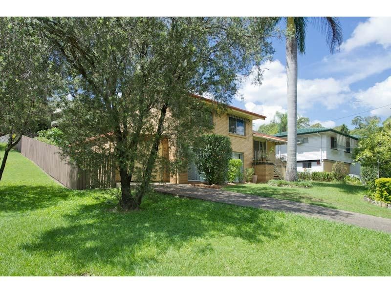 40 Tarnook Drive, Ferny Hills QLD 4055
