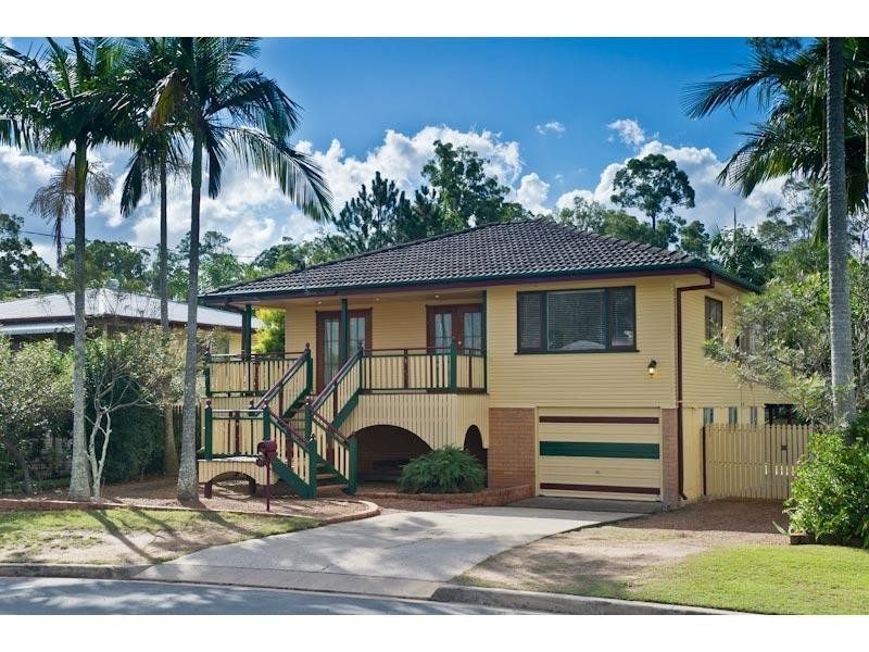 10 Burloo Crescent, Ferny Hills QLD 4055