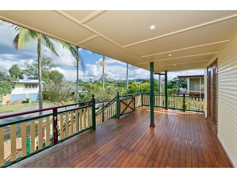 10 Burloo Crescent, Ferny Hills QLD 4055