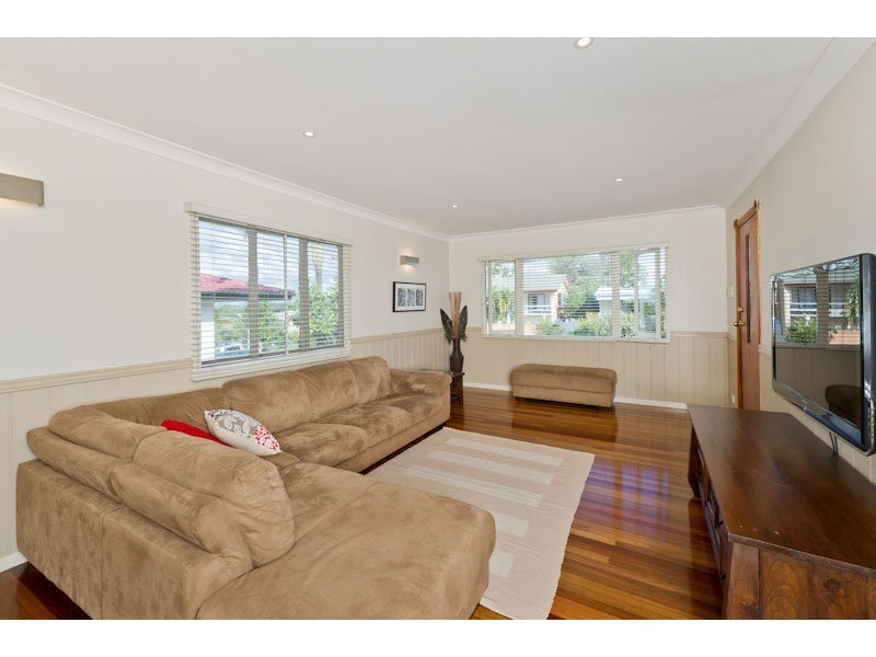 10 Burloo Crescent, Ferny Hills QLD 4055