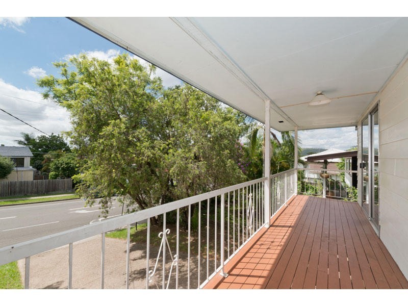 4 Ferny Way, Ferny Hills QLD 4055