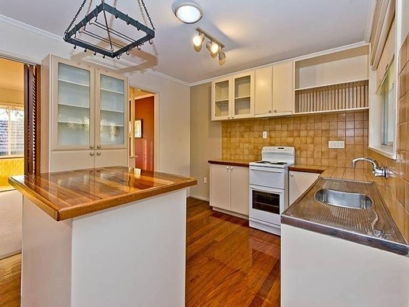 14 Eromba Crescent, Ferny Hills QLD 4055