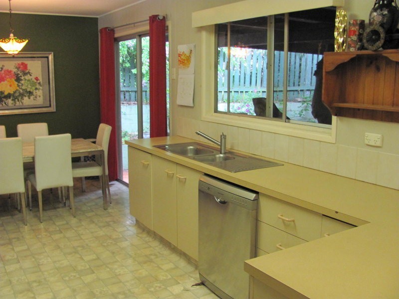 86 Illuta Avenue, Ferny Hills QLD 4055