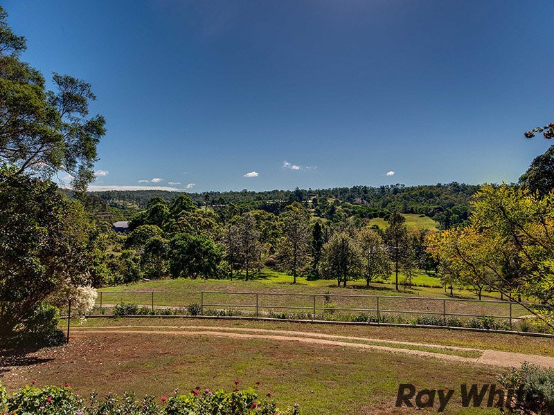7 Riding Court, Clear Mountain QLD 4500