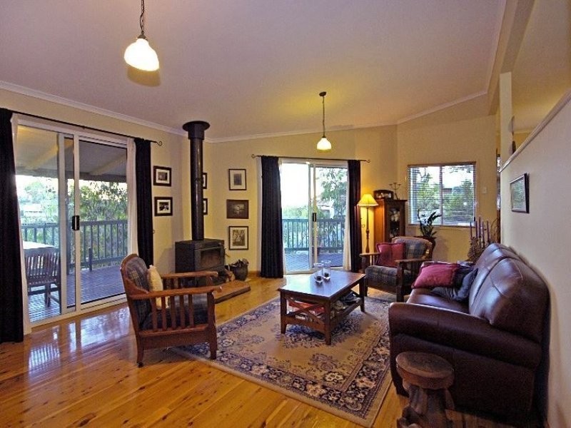 4 Woodgate Court, Ferny Hills QLD 4055