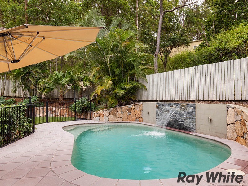 9 Lamorna Crt, Ferny Hills QLD 4055