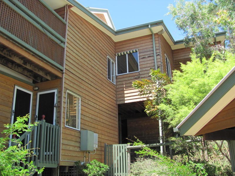 4 Woodgate Court, Ferny Hills QLD 4055