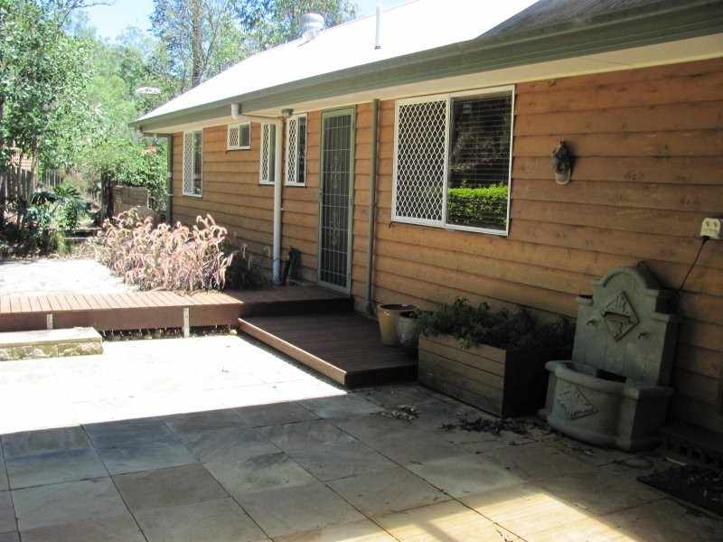 4 Woodgate Court, Ferny Hills QLD 4055