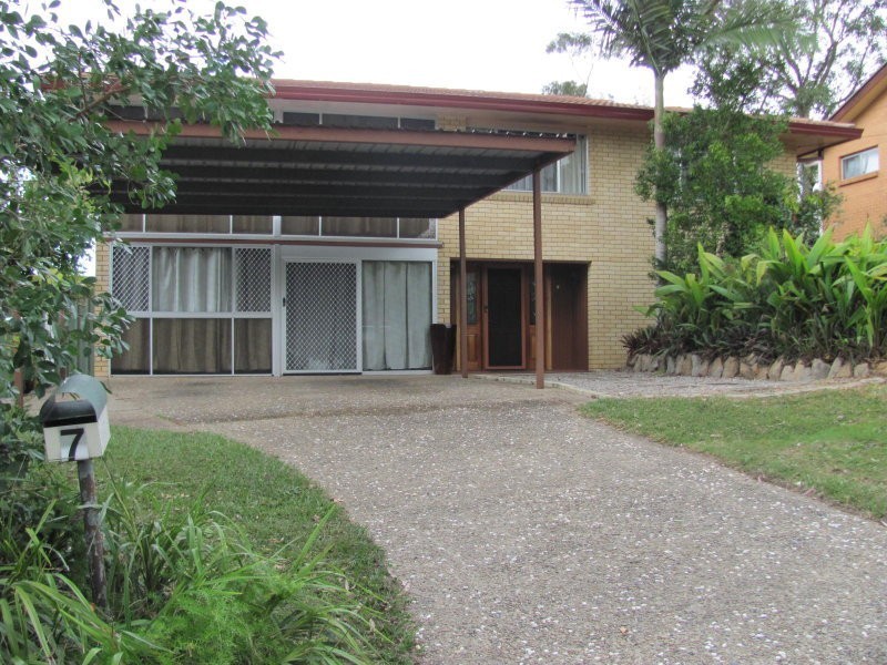 7 Burloo Cres, Ferny Hills QLD 4055