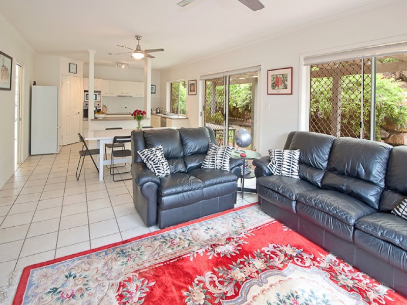 85 Selkirk Crescent, Upper Kedron QLD 4055