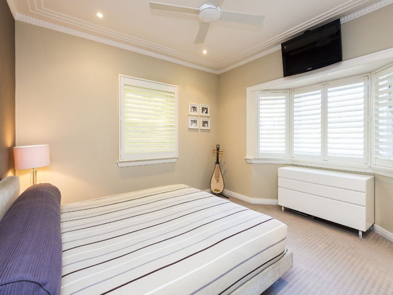 121 Eastern Valley Way, Castlecrag NSW 2068