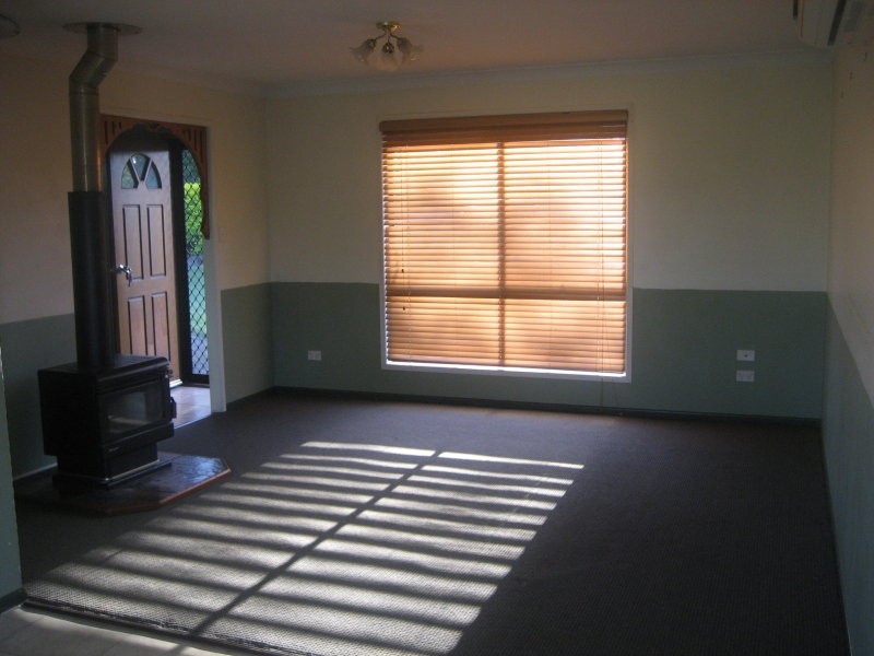 12 Dunns Avenue, Harrisville QLD 4307